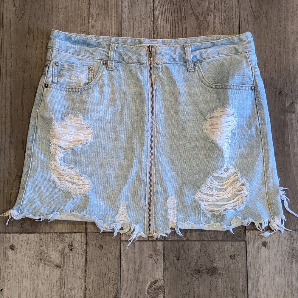 Forever 21, Distressed Denim Mini Skirt Zip Front Light Wash, Size 27 - Picture 2 of 6